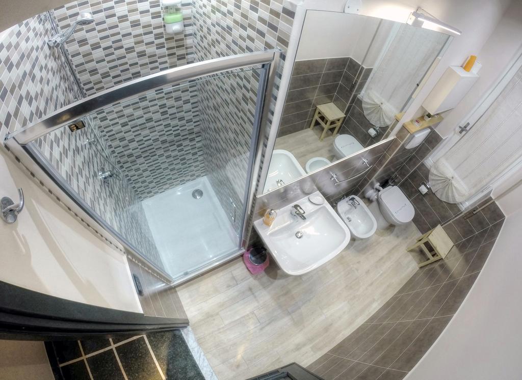 Guesthouse Vittoria Rooms - The Original Since 2015 Генуя Номер фото