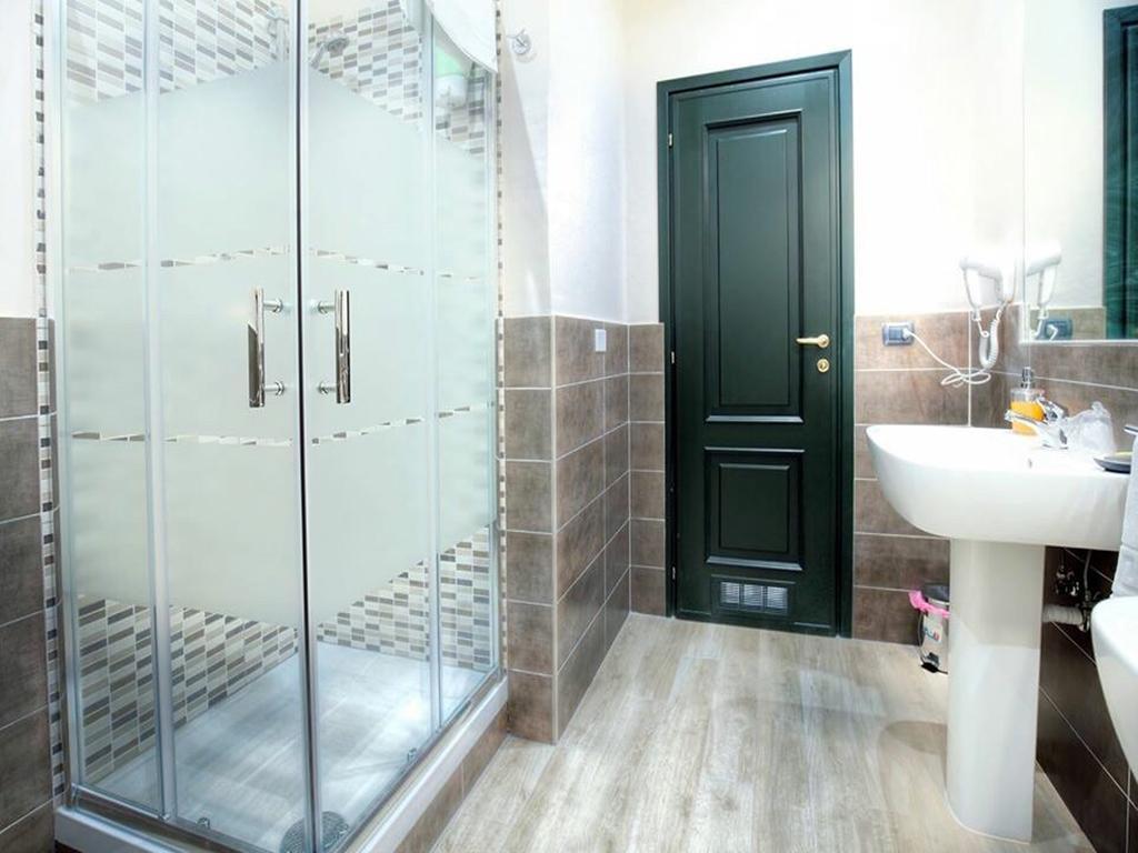 Guesthouse Vittoria Rooms - The Original Since 2015 Генуя Экстерьер фото
