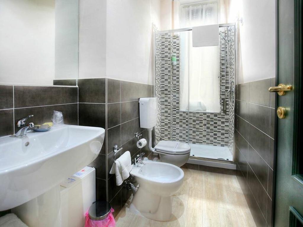 Guesthouse Vittoria Rooms - The Original Since 2015 Генуя Экстерьер фото