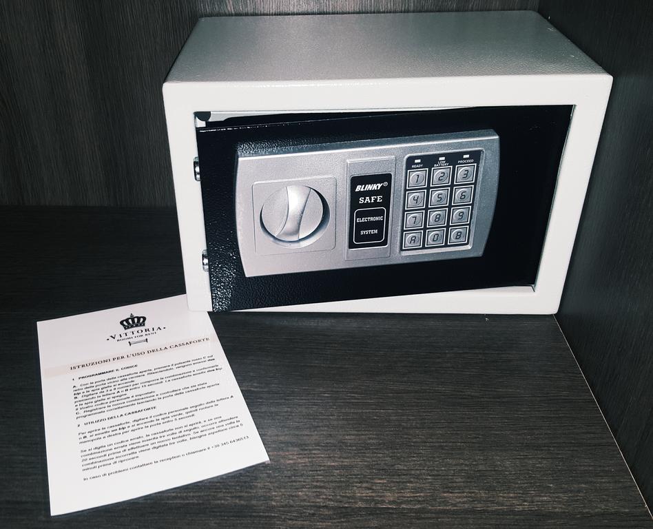 Guesthouse Vittoria Rooms - The Original Since 2015 Генуя Экстерьер фото