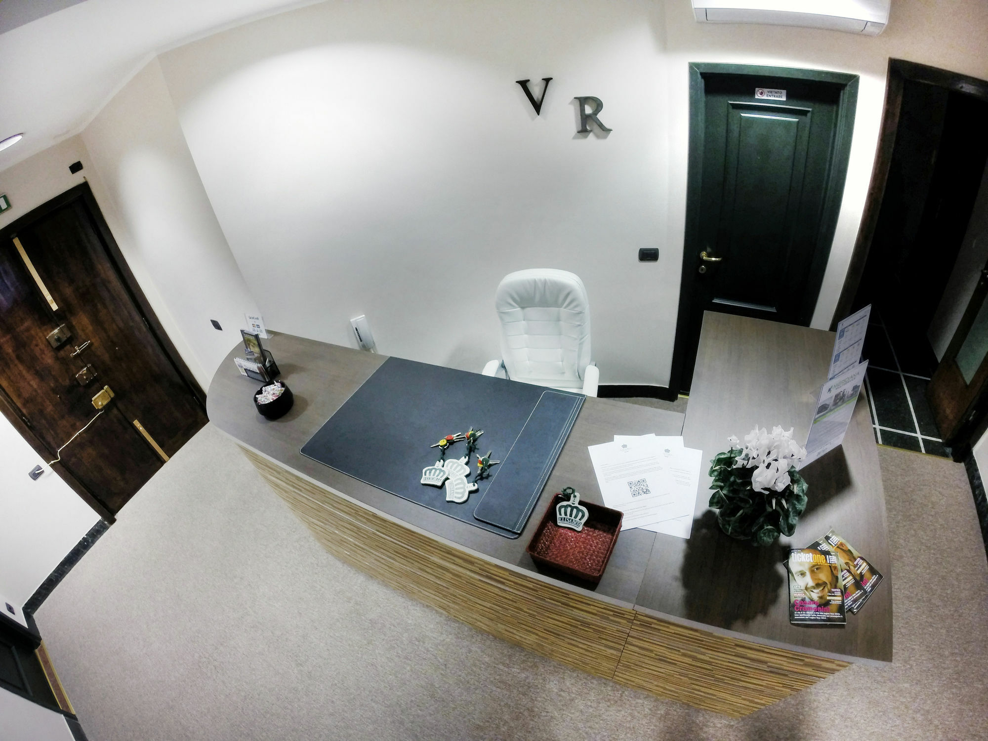 Guesthouse Vittoria Rooms - The Original Since 2015 Генуя Экстерьер фото