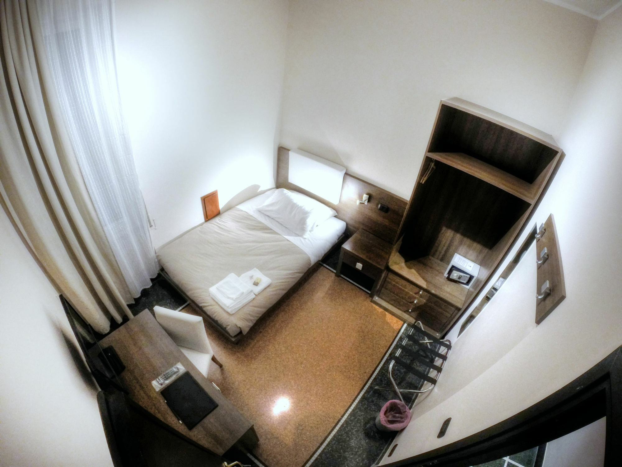 Guesthouse Vittoria Rooms - The Original Since 2015 Генуя Экстерьер фото