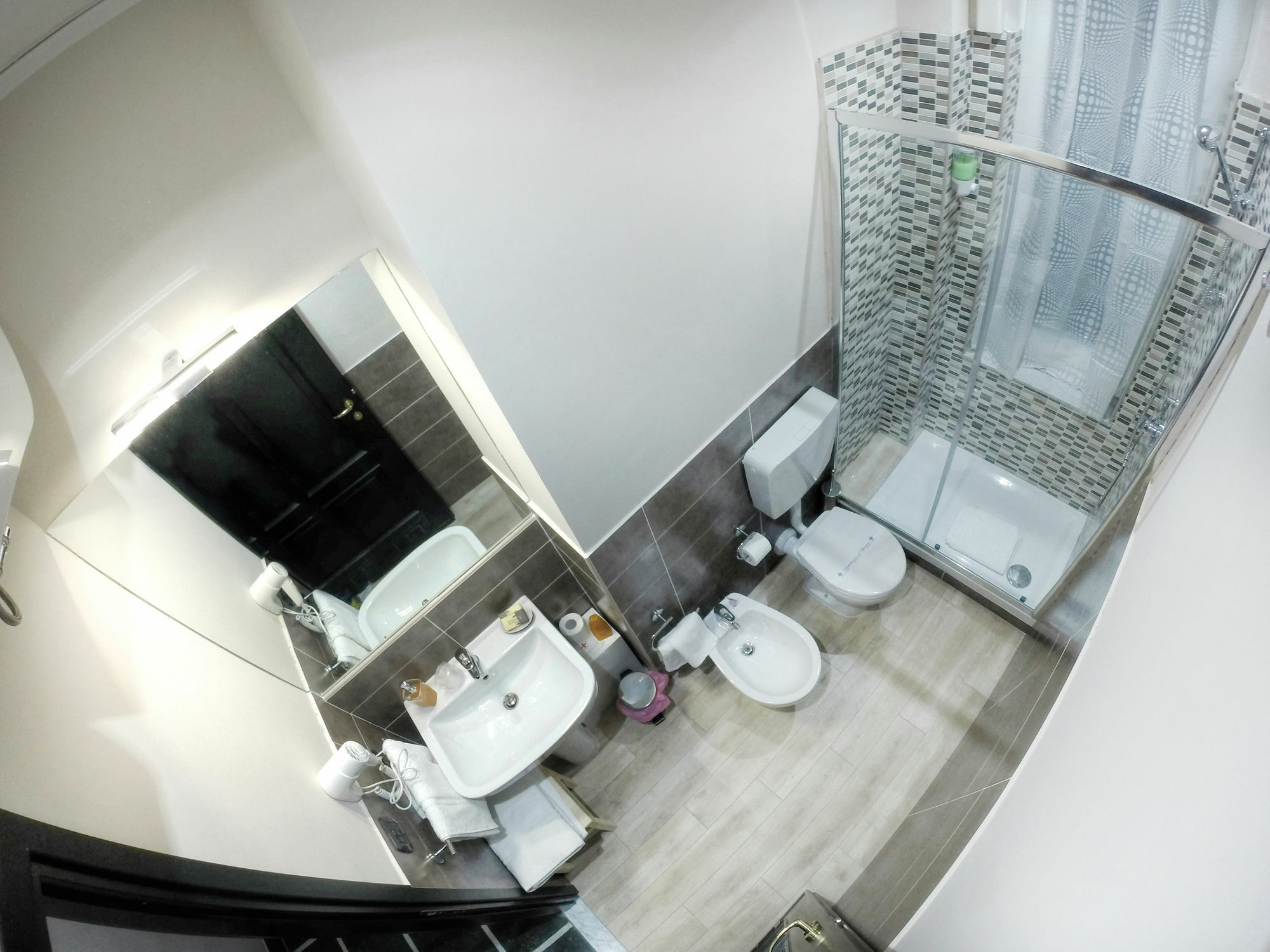 Guesthouse Vittoria Rooms - The Original Since 2015 Генуя Экстерьер фото