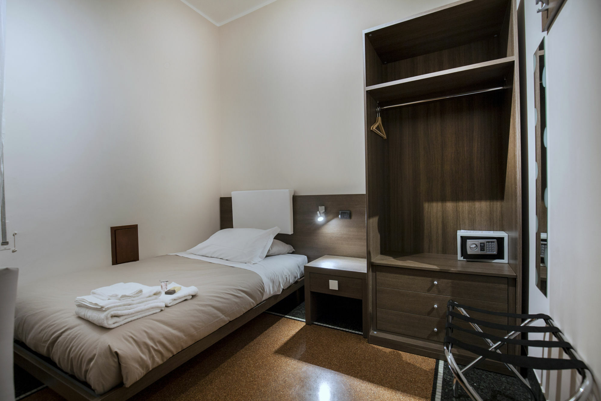 Guesthouse Vittoria Rooms - The Original Since 2015 Генуя Экстерьер фото